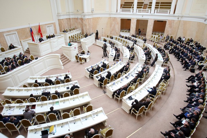 В Заксобрании Петербурга отказались вызвать начальника полиции из-за смерти младенца