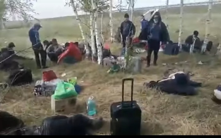 В Бузулуке мигранты в ожидании открытия границы живут в поле