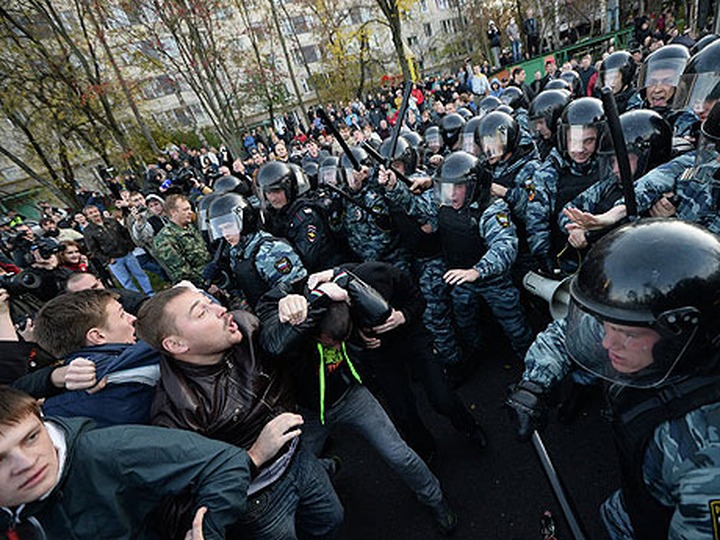 Больше половины жителей Москвы и Санкт-Петербурга поддерживают участников беспорядков в Бирюлеве