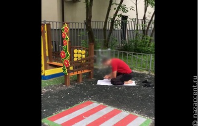 Намаз на детской площадке возмутил жителей столицы