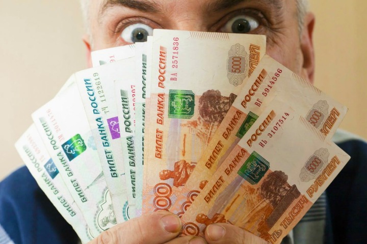 Росстат рассказал о зарплатах в ФАДН России