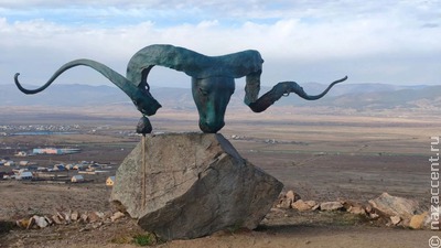В Бурятии открыли экотропу "Тапхар" со скульптурами восточного календаря