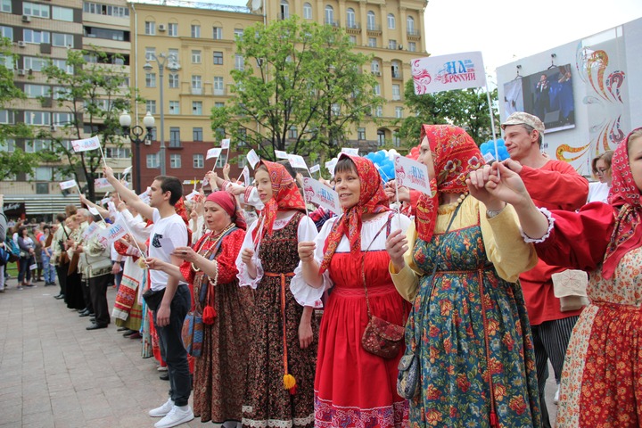 Протестная акция в центре Москвы не помешала "Многонациональной России"