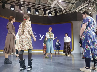 Посетители выставки "Россия" научились русским танцам