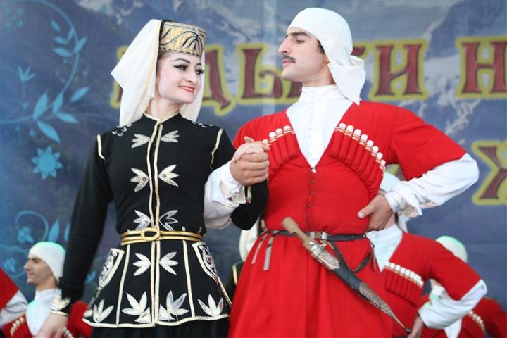 Причерноморские адыги-шапсуги пожаловались на земельные проблемы