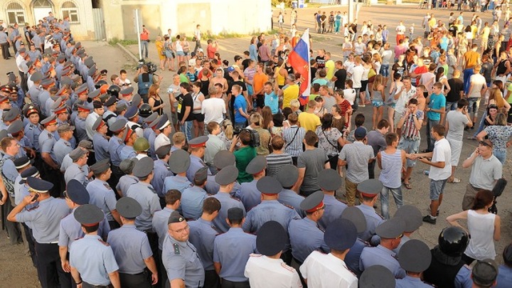 Жители Пугачева попытались перекрыть железную дорогу