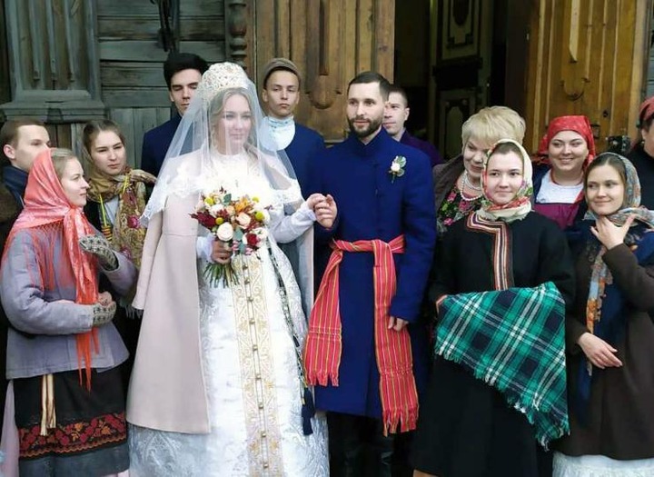 В Челябинске сыграли традиционную русскую свадьбу
