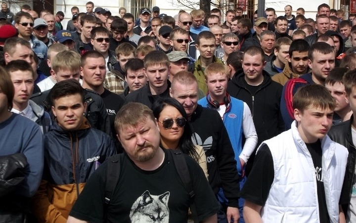 В Твери состоялся массовый стихийный митинг после драки между русскими и азербайджанами