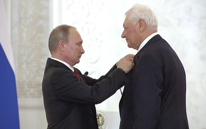 Путин вручил премию за укрепление единства российский нации