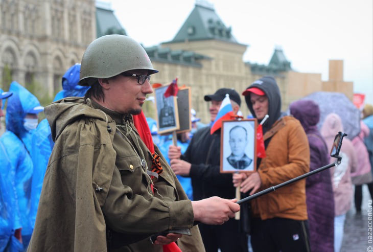 Шествие "Бессмертного полка" в Москве - Национальный акцент