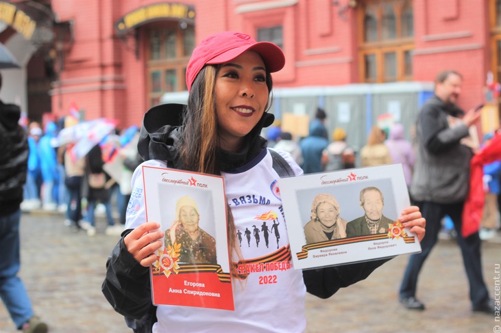 Шествие "Бессмертного полка" в Москве - Национальный акцент