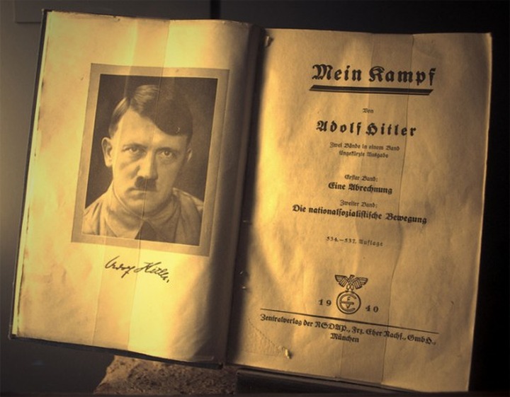 Социальная сеть "ВКонтакте" очистила себя от "Mein Kampf" Адольфа Гитлера