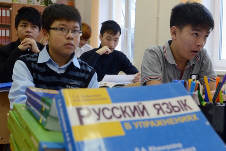 Минобразования создаст учебники по русскому для детей мигрантов и переселенцев