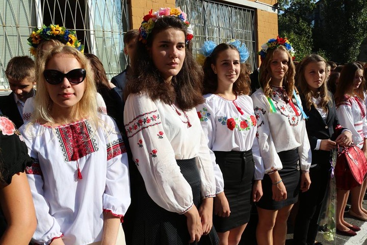 Крымским украинцам не дали провести акцию в вышиванках