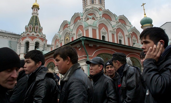 Мигрантов предложили равномерно распределить по стране