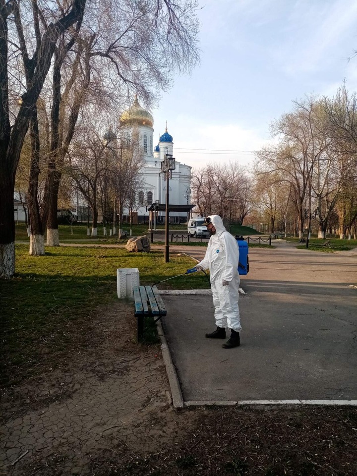Казаки Ростовской области дезинфицируют городские улицы