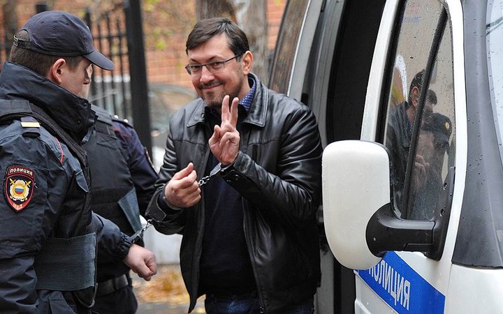 Суд оставил националиста Поткина под арестом до июня