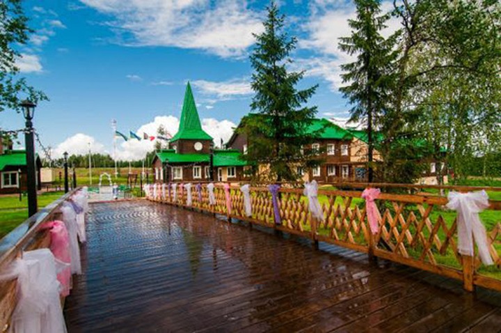 В финно-угорском этнопарке голодный медведь задрал двух лосих