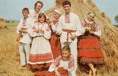 Белорусский народный костюм: стройный образ