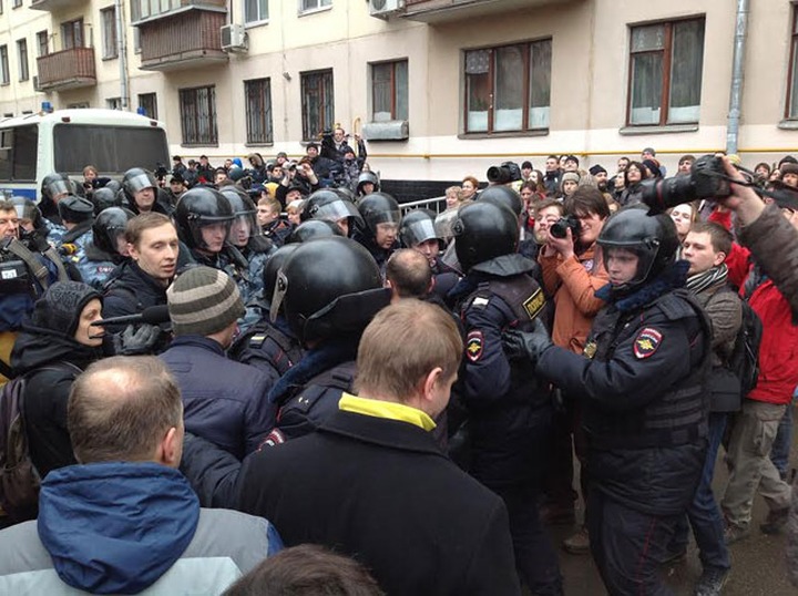 В день приговора по "болотному делу" у суда задержали более 200 человек