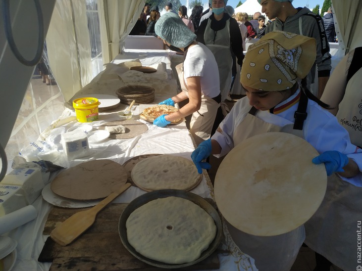 Фестиваль осетинских пирогов во Владикавказе - Национальный акцент