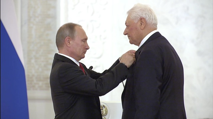 Путин вручил премию за укрепление единства российский нации