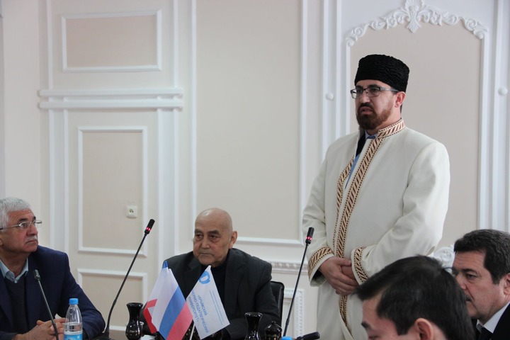 Старейшины и ученые призвали крымских татар голосовать за Путина