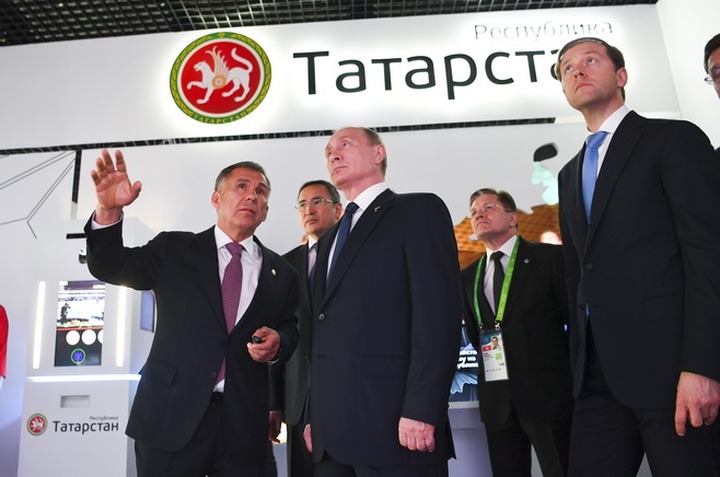Татарские писатели призвали Путина не нарушать языковой баланс в республике