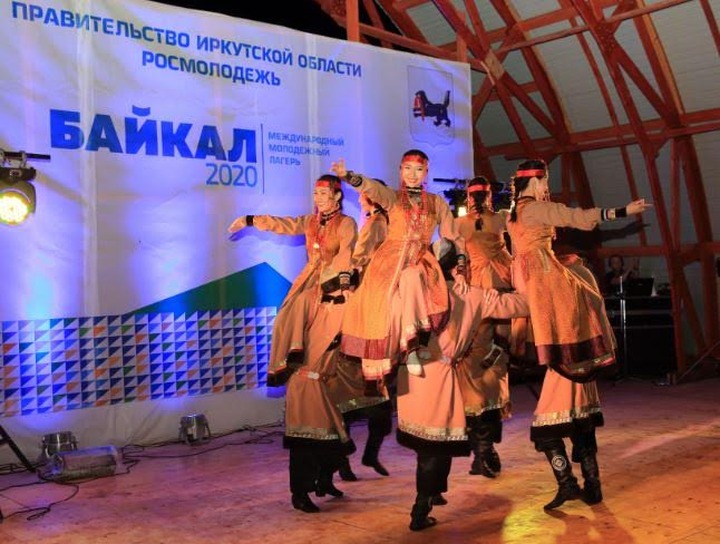 Шаман и гимн России отвели грозу от форума "Байкал 2020"