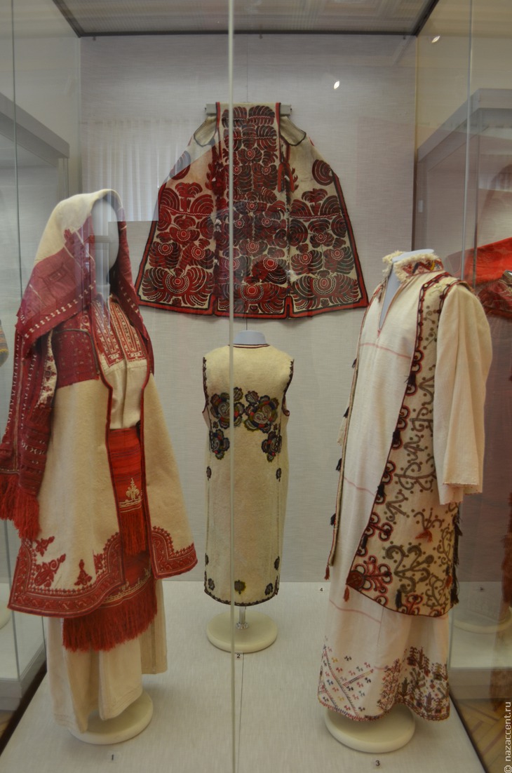 Выставка "Роспись иглой" — одежда народов России в одном зале - Национальный акцент