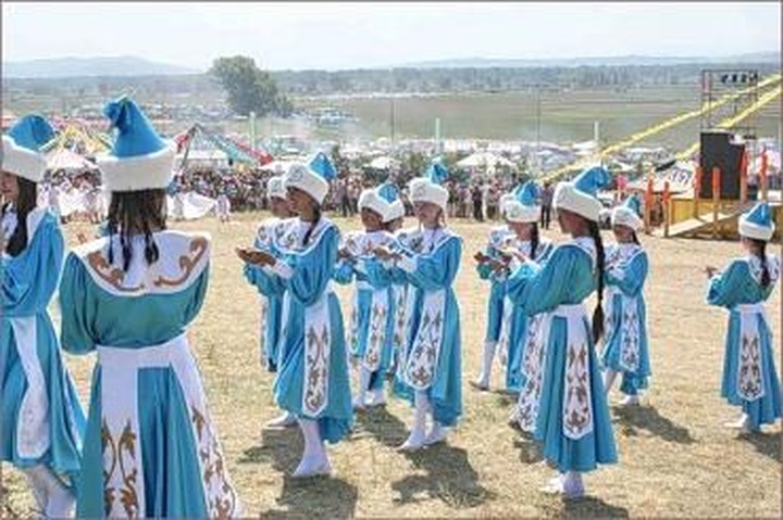 Детский фольклорный праздник "Тун пайрам" прошёл в Хакассии