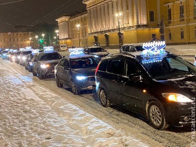 Ханукамобили проехали по улицам Санкт-Петербурга