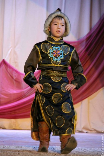 В селе Новоленино шьют костюмы в национальном стиле
