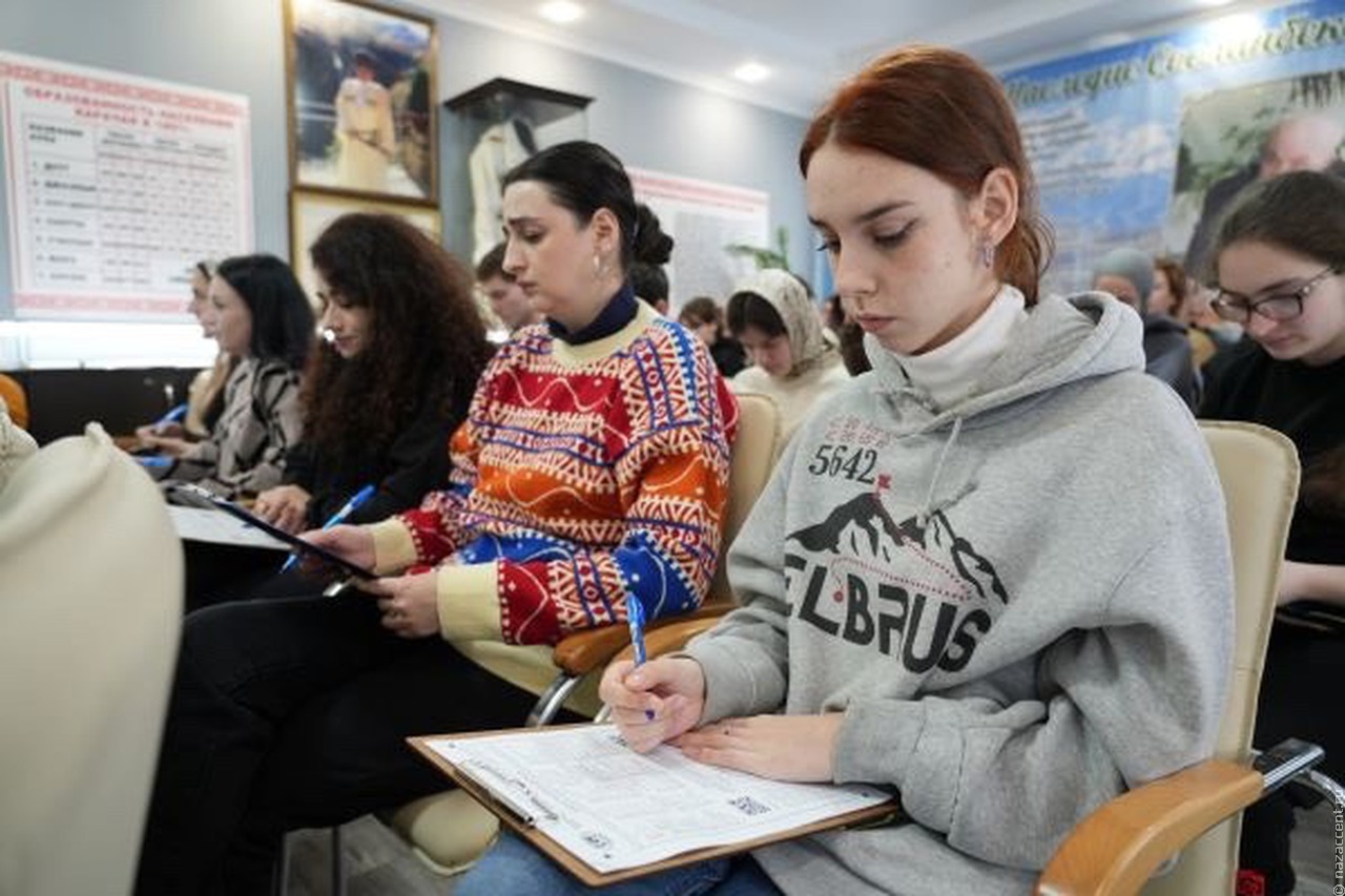 Участники Школы межэтнической журналистики написали географический диктант