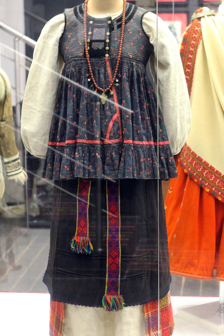 Выставка "Театральный и народный костюм" в Бахрушинском музее в Москве - Национальный акцент
