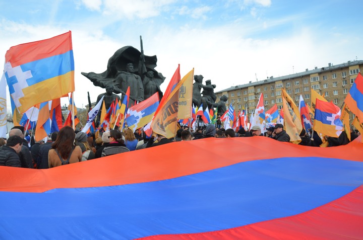 В День памяти жертв геноцида армян в Москве прошел траурный митинг