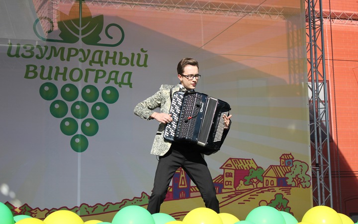 Молдавский праздник "Изумрудный Виноград"