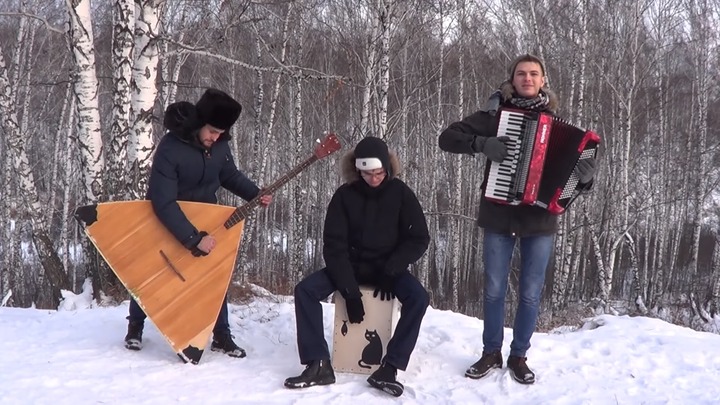 Сибирские музыканты сыграли популярный хит "Despacito" на балалайке и ложках (ВИДЕО)