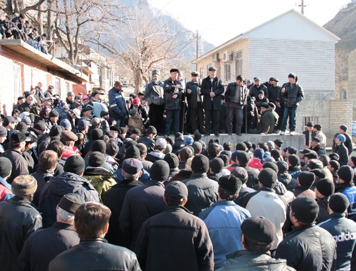 Организаторы "Чрезвычайного съезда народов Дагестана" собрались митинговать