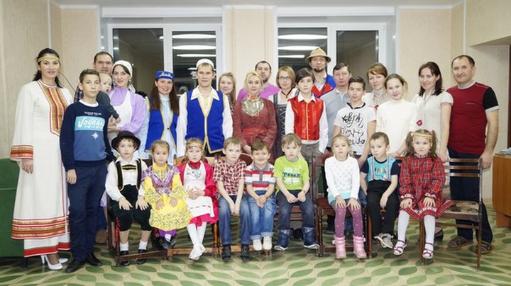 В Удмуртии прошел межнациональный фестиваль семей "Семейная летопись"