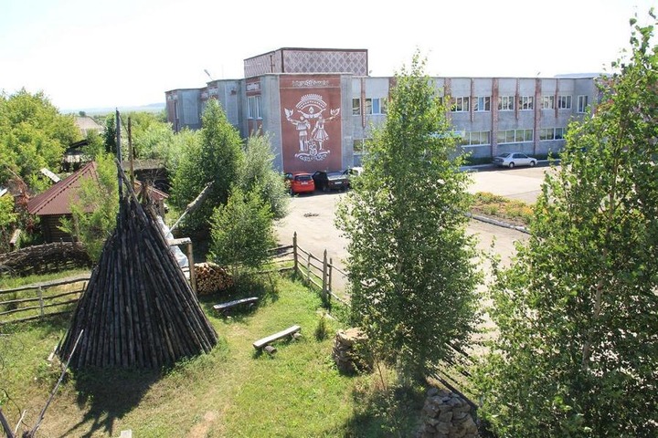 Приехавших в Кемеровскую область поселят в землянках и юртах