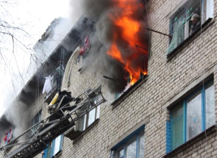 При пожаре в подвале общежития Москвы пострадали 11 мигрантов