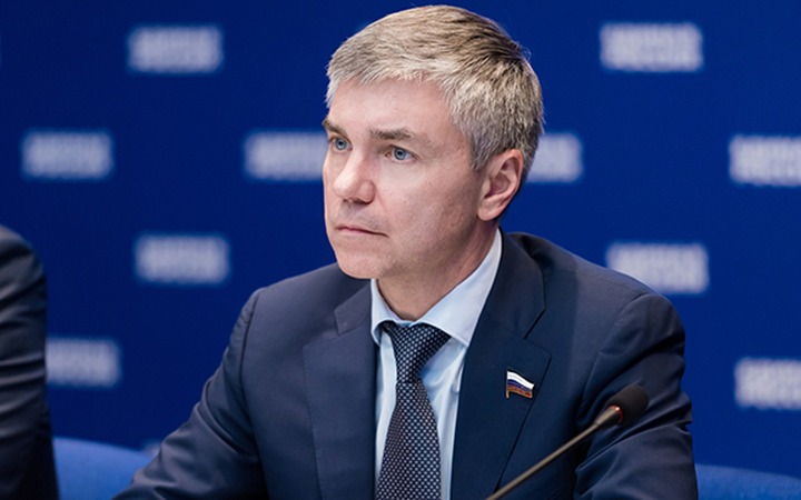 Комиссия "Единой России" по этике осудила высказывания спикера парламента Хакасии о депортации калмыков