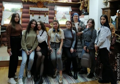   Экскурсия слушателей Школы межэтнической журналистики в Астраханский "Дом Ремесел"