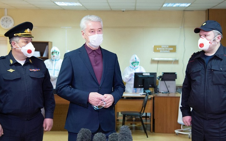 Мэр Москвы заявил, что всем заболевшим коронавирусом мигрантам оказывают медицинскую помощь