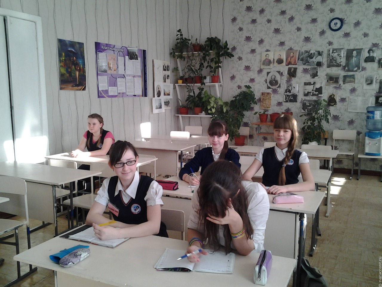 Барнаульская школа, группа старшеклассников