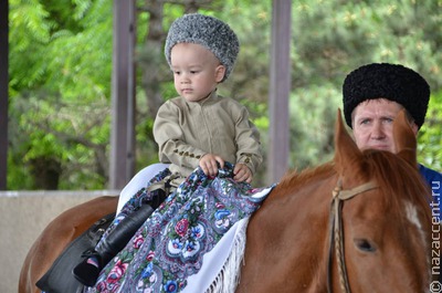Маленькие казаки в Ставропольском крае прошли обряд "Посажение на коня"