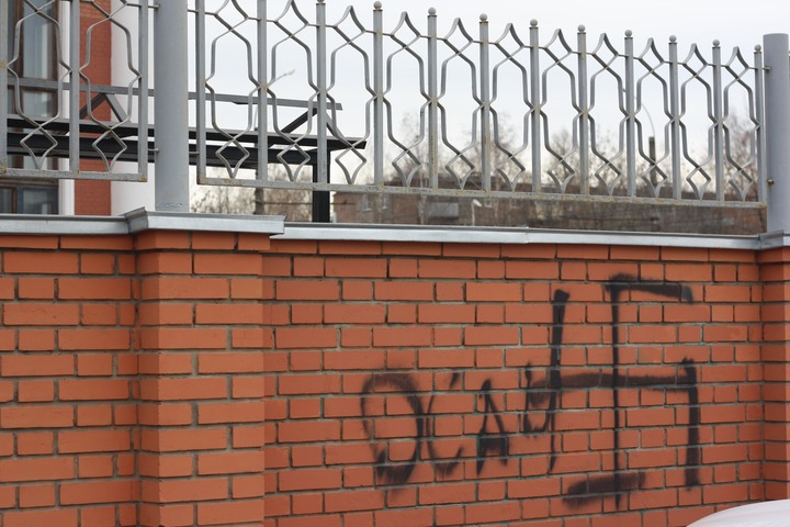 Жителя Иваново приговорили к трем годам колонии за свиную голову у мечети