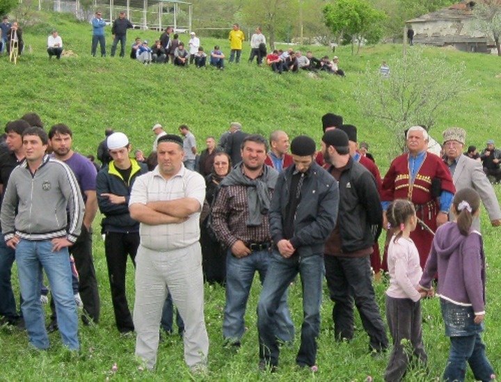 Жители кумыкских сел просят Путина восстановить в Дагестане их исторический район