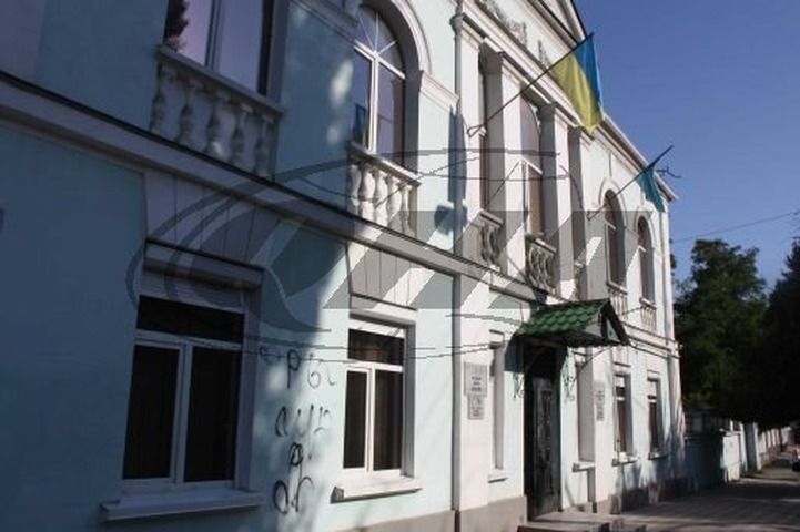 Офис Меджлиса крымско-татарского народа исписали нецензурными высказываниями